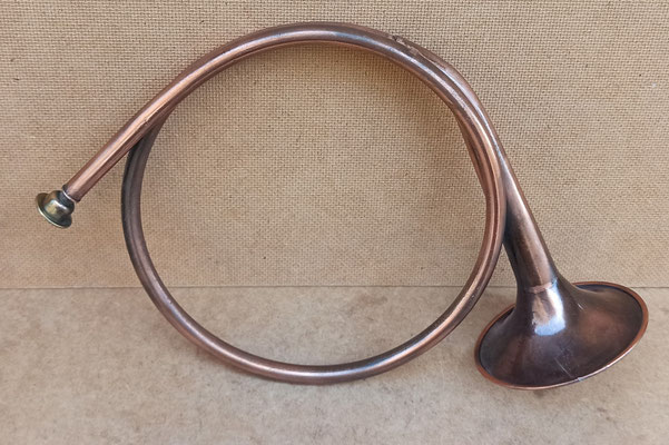 Trompa latón. Ref 49. 23x21x10