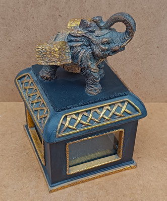 Caja resina con ventanas. Ref 44151. 22x12x12