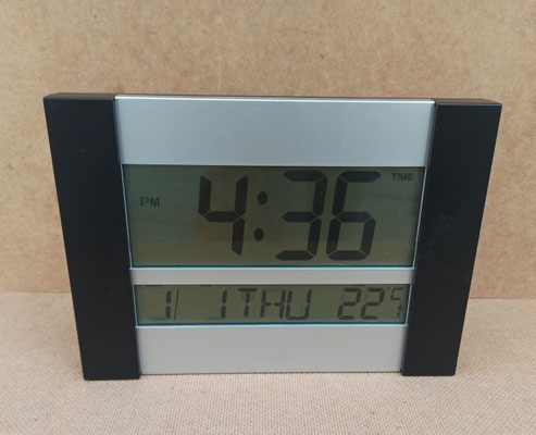 Reloj despertador digital mesa/pared con calendario y temperatura. Ref 109006. 