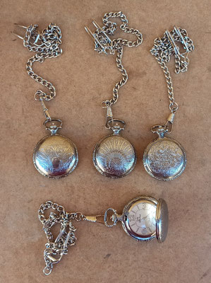 Reloj bolsillo a pilas. 5,5x4x1