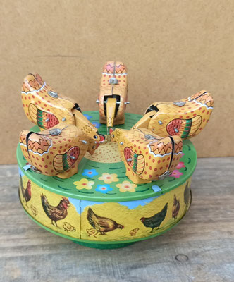 Gallinas picoteando hojalata. Ref MS483