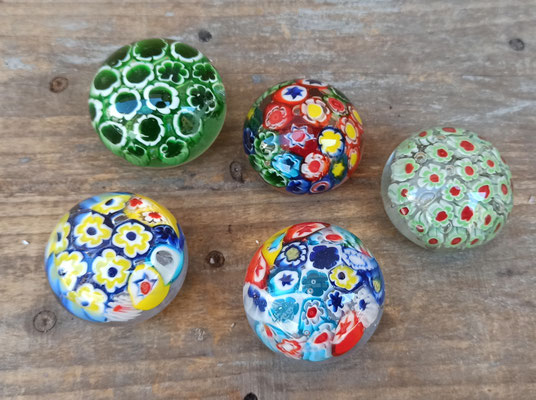 Pisapapeles millefiori. Ref 76287. 4 centímetros diámetro aprox.  Consultar modelos disponibles