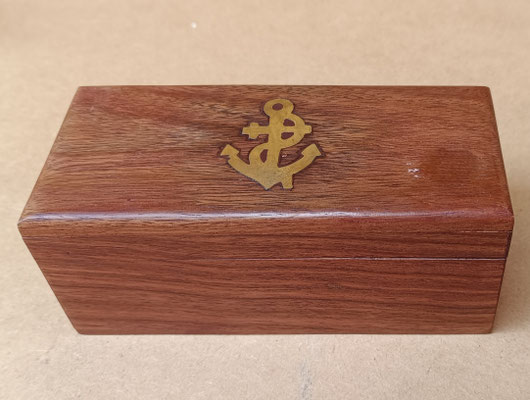 Caja madera de palisandro con adorno de latón. Ref C019. 6x14,5x6,5