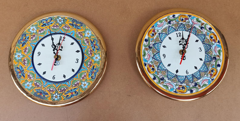 Relojes artesanos cerámica Márquez. Decorado a mano con esmalte y oro 24 quilates. 23 centímetros diámetro.