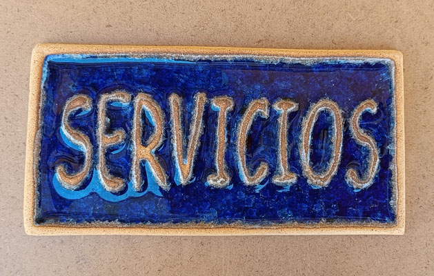 Placa servicios cerámica vidriada. Ref ACL. 15x30