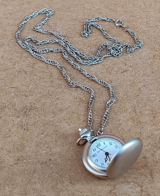 Reloj cadena a pila. Ref FR011. 4x2,5