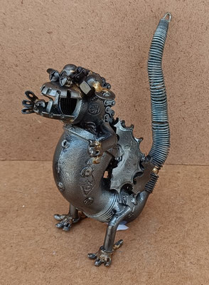Gozilla tuberías recicladas. Ref GOY. 15x12x4