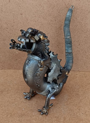 Gozilla tuberías recicladas. Ref GOY. 15x12x4