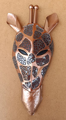 Máscara jirafa resina y metal. Ref 813301. 38x19x4