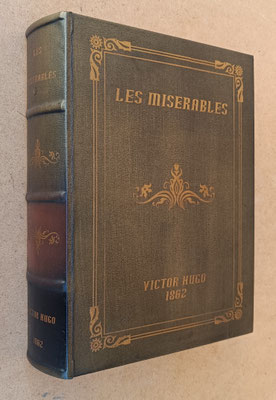 Caja libro Los miserables. Ref 90540. 30x24x7