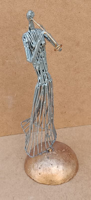 Figura músico metal. Ref 20333. 31x13x10