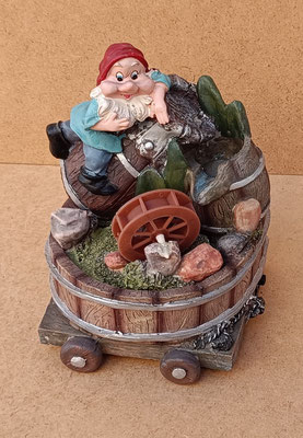 Fuente de resina enanitos. Ref Horm 152842. 15x11x11,5