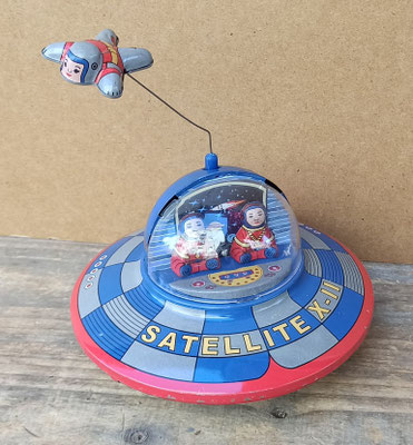 OVNI hojalata. Ref MS635