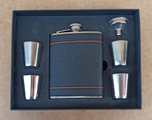 Petaca acero inoxidable 7 onzas forrada polipiel con 4 vasos y embudo. Ref 42151. 