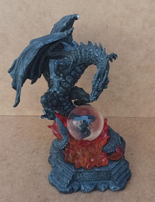 Dragón con luz resina. Ref 1126. 25x14x14