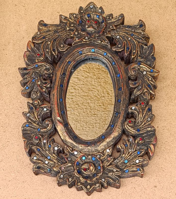 Espejo de madera tallado a mano con detalles de cristal. Origen Tailandia. Ref FM500. 30x20
