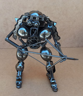Disponible en enero 2026. Robot tuercas con arco. Ref 13522009. 19 cms