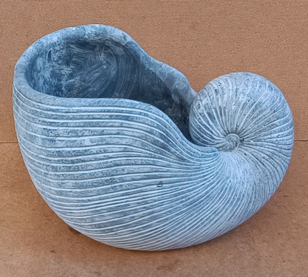 Macetero caracola cemento. Ref 28301. 20x30x17