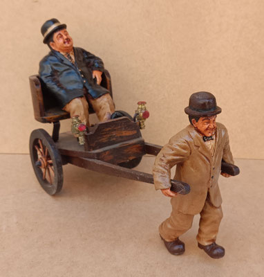Figura resina Gordo y Flaco. Ref R0033. 26x36x17