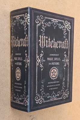 Caja libro Witchcraft. Ref 23893. 22x16x7