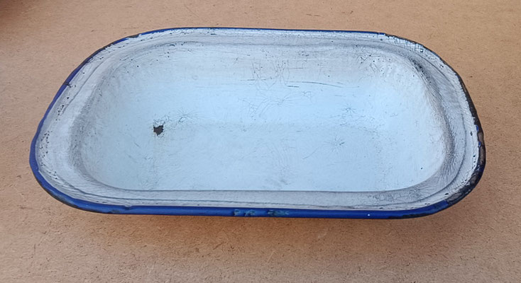 Bandeja metal esmaltado vintage. 6x26x19
