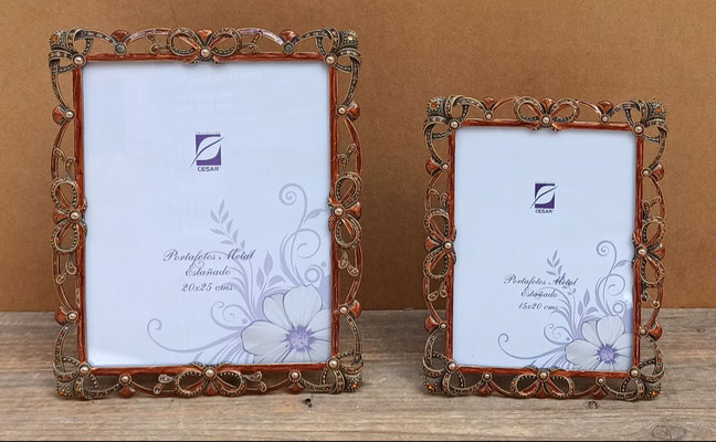 Portafotos metal estañado. Grande ref 77179 (29x24). Pequeño ref 77178 (19x24 no disponible) 