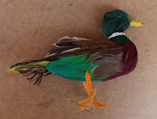 Pato poliespan y plumas. 15x20x7