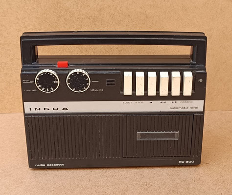 Radio cassette vintage Ingra RC-200. 28x24x7