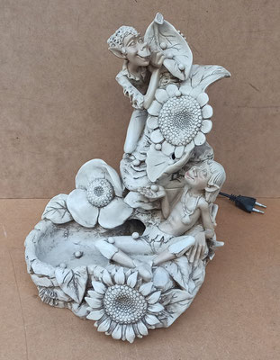 D'Almeida fuente duendes resina. Ref 425P.  34x26x29