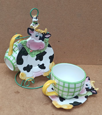 Juego de 2 tazas con plato y soporte vacas. Ref 38612