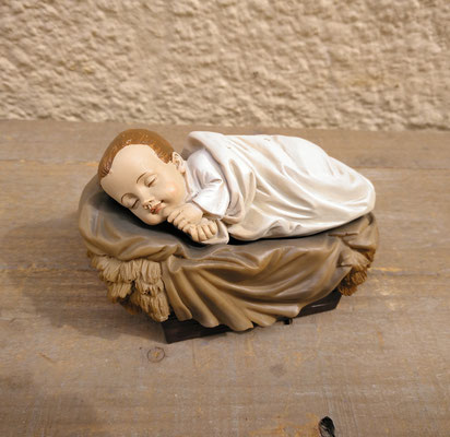 Niño en cuna resina. Ref 16/113. 14x8,5x9