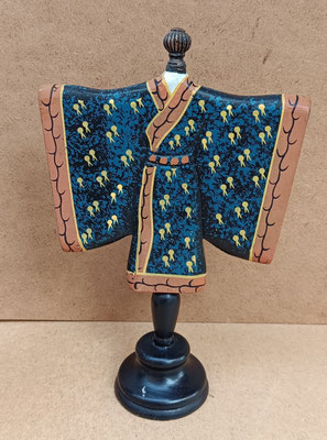 Kimono madera. 25x15,5x6,5