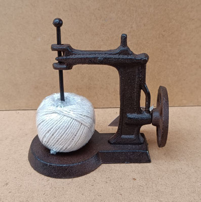 Máquina de coser hierro. Ref 31380. 16x10x16