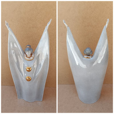 Figura porcelana M Requena. (Valencia). 43x18x9