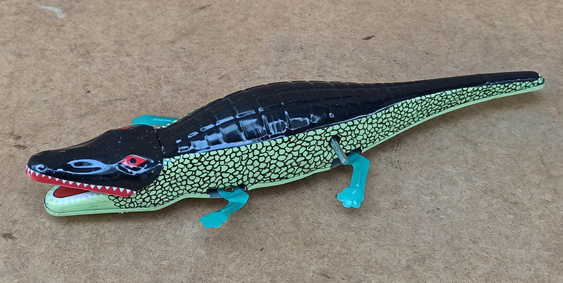 Cocodrilo. Ref 633. 3x22x8