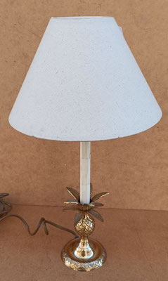 Lámpara de mesa resina y latón. Ref 012/1397. 47x23. Pareja disponible 