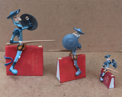 Don Quijote montando en libro resina.