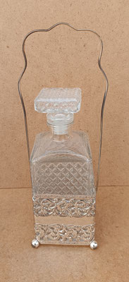 Licorera cristal base metal plateada. Ref 1177. 32x10x10