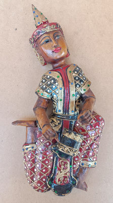 Figura madera músico tailandés para pared. Ref EL0447DEP. 40x19x15