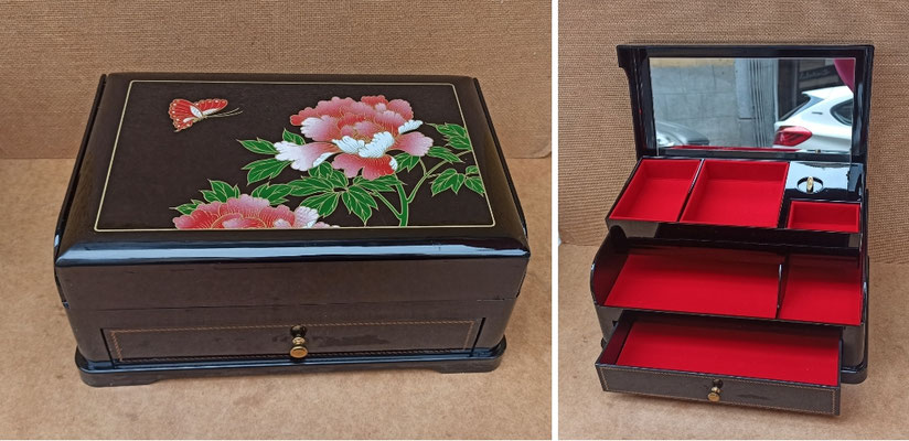 Joyero musical plástico. Ref 76893. 12x18x18