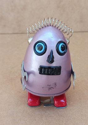 Robot huevo. Ref 649. 10 cms