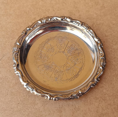Platillo metal labrado. 10x1