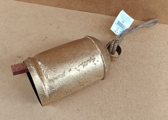 Cencerro metal con badajo madera. Ref 5215. 18 cms