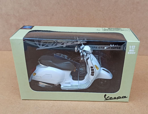 Vespa GTS 300. Ref 514015298. Escala 1:12