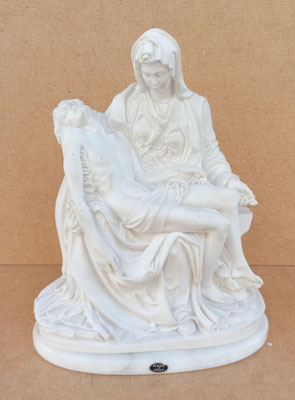 La Piedad resina y mármol. Hecho en Italia. Ref FOT 25x20