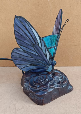 Lámpara tipo Tiffany mariposa. Ref 27806. 23x16x14