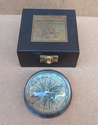 Brújula Stanley con caja de madera y placa grabada latón. Ref IA369. 9 centímetros diámetro