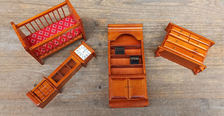 Muebles para casa de muñecas. Ref M012