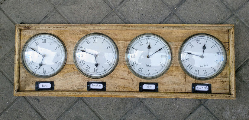 Reloj pared 4 esferas. 78x26