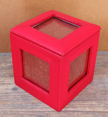 Caja cuero. 